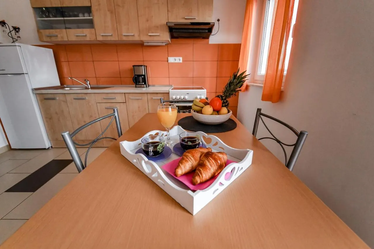 Apartments Joso Rtina 0*,