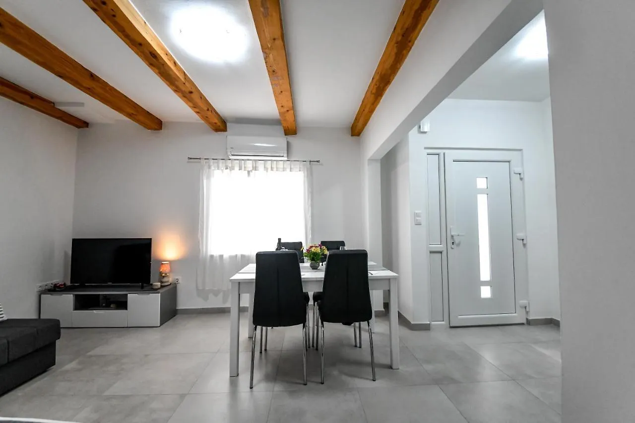 Apartments Joso Rtina 0*,